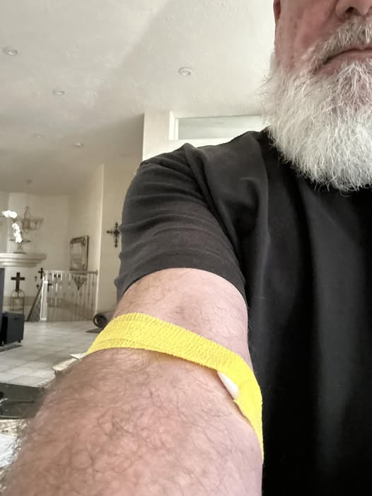 Client receiving mobile IV nutrient therapy